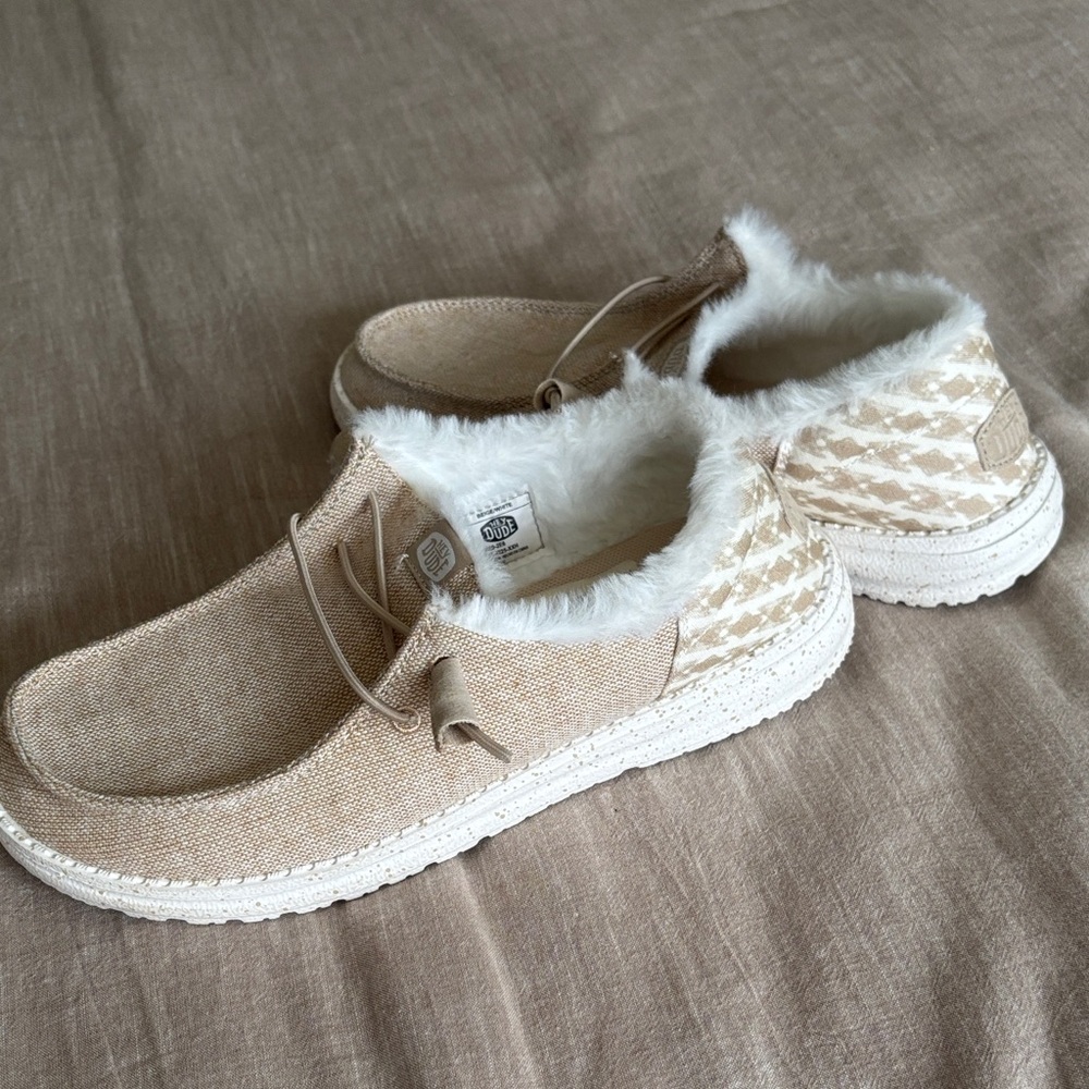 Hey Dude Wendy Funk Wool Casual Fur-Lined Slip-On Shoes in Beige/White size 8